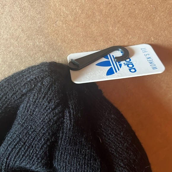 Adidas Women's Black & Gold Metallic Trefoil Cold Weather Beanie Style Hat NWT - Picture 3 of 4